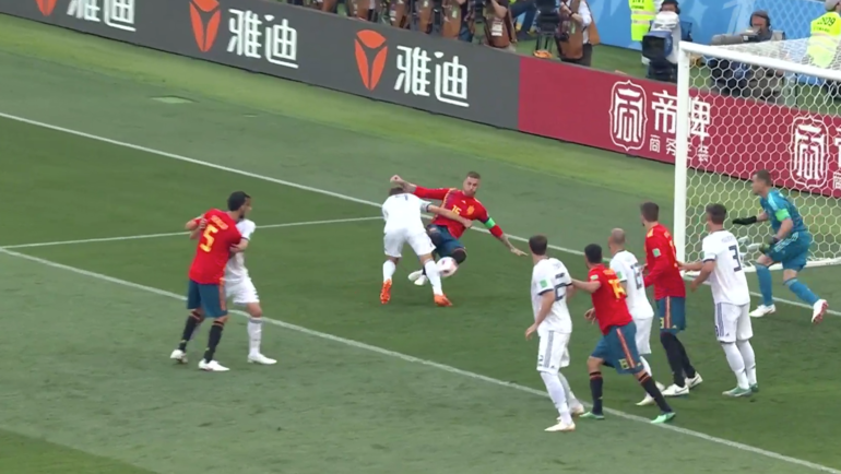 Испания - Россия: первый гол. Испания - Россия: первый гол.