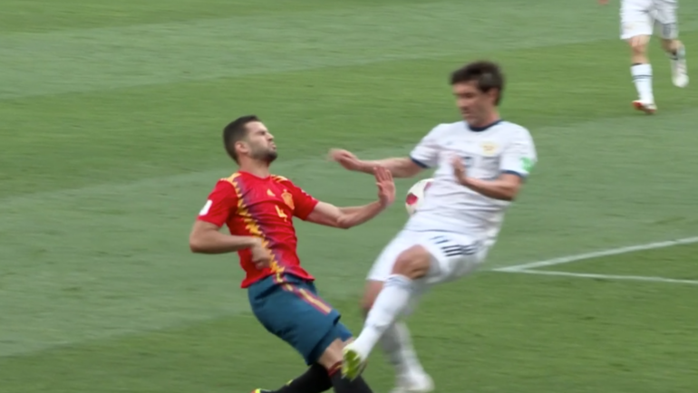 Испания - Россия: первый гол. Испания - Россия: первый гол.