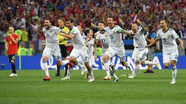 Воскресенье. Москва. Лужники. Испания - Россия - 1:1, пенальти - 3:4. Только что Игорь Акинфеев отразил решающий 11-метровый. Россия - в четвертьфинале!