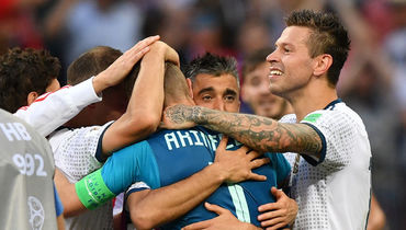 Воскресенье. Москва. Лужники. Испания - Россия - 1:1, пенальти - 3:4. Радость игроков сборной России после финального свистка.