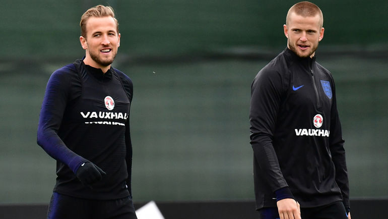 Понедельник. Санкт-Петербург. Харри КЕЙН (слева) и Гарри МАГУАЙР. Фото AFP Понедельник. Санкт-Петербург. Харри КЕЙН (слева) и Гарри МАГУАЙР. Фото AFP