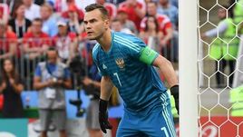 Воскресенье. Москва. Лужники. Испания - Россия - 1:1, пенальти - 3:4. Игорь АКИНФЕЕВ.