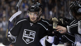 Двукратный обладатель Кубка Стэнли в составе "Лос-Анджелеса" Вячеслав ВОЙНОВ - теперь не вне закона в НХЛ.