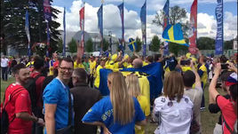 Шведские болельщики перед матчем в Санкт-Петербурге