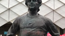 Вандалы написали на памятнике Федору Черенкову "Англия".