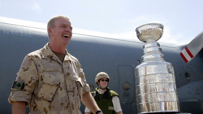 В 2008 году Боб Проберт, Дэйв Уильямс и Рон Тагнатт привезли Кубок в Афганистан. В 2008 году Боб Проберт, Дэйв Уильямс и Рон Тагнатт привезли Кубок в Афганистан.