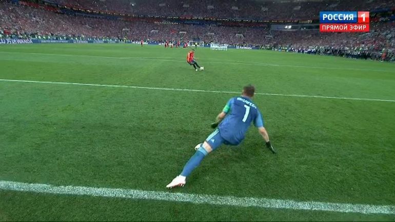 Так Игорь Акинфеев отразил решающий удар в серии после матча России с Испанией. Так Игорь Акинфеев отразил решающий удар в серии после матча России с Испанией.