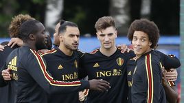 Четверг. Дедовск. Ромелу ЛУКАКУ, Насер ШАДЛИ, Тома МЕНЬЕ и Аксель ВИТСЕЛЬ (слева направо) на тренировке сборной Бельгии.