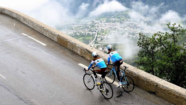 Участники Тур де Франс. Фото AFP Участники Тур де Франс. Фото AFP