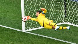 Сегодня. Нижний Новгород. Уругвай – Франция – 0:2. Сейв в исполнении Юго ЛЛОРИСА.