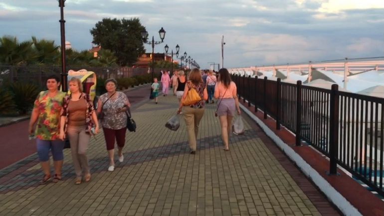 Сегодня. Сочи. Город перед матчем Россия - Хорватия. Сегодня. Сочи. Город перед матчем Россия - Хорватия.