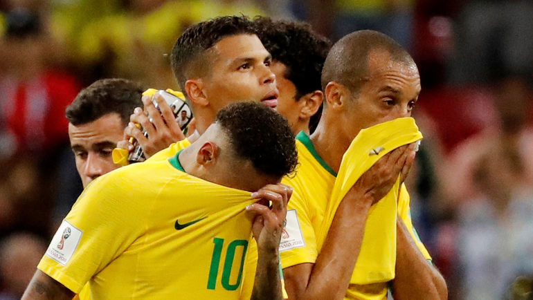 Расстроенные бразильцы после матча. Фото AFP Расстроенные бразильцы после матча. Фото AFP