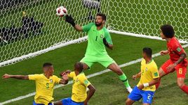 6 июля. Казань. Бразилия - Бельгия - 1:2. ФЕРНАНДИНЬЮ отправляет мяч в свои ворота.