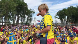 Проход шведских болельщиков в Самаре перед четвертьфиналом с Англией