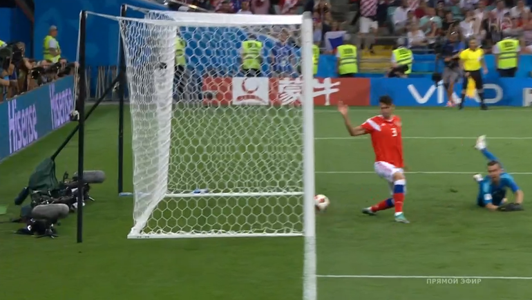 Россия - Хорватия: попадание Ивана Перишича в штангу. Россия - Хорватия: попадание Ивана Перишича в штангу.