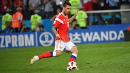 Суббота. Сочи. Россия - Хорватия - 2:2, пенальти - 3:4. Федор СМОЛОВ исполняет пенальти.