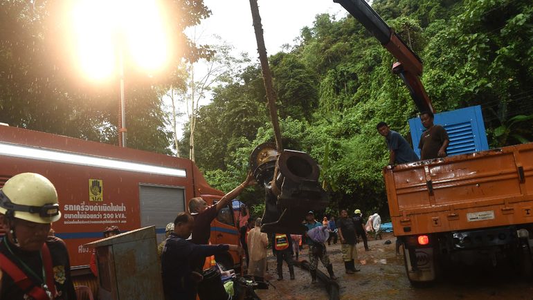 Спасательные работы в Таиланде. Фото AFP Спасательные работы в Таиланде. Фото AFP