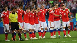 Суббота. Сочи. Россия - Хорватия - 2:2, пенальти - 3:4. Российские футболисты во время пробития послематчевых пенальти.