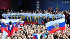 Воскресенье. Москва. Встреча болельщиков со сборной России.