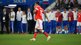 7 июля. Сочи. Россия - Хорватия - 2:2, пенальти - 3:4. Федор СМОЛОВ: только что нападающий не забил пенальти в серии.