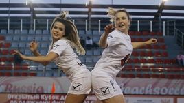 Русские красотки на пляже. Они еще и в футболе - лучше всех