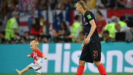 Среда. Москва. Лужники. Хорватия - Англия - 2:1 д.в. Домагой ВИДА с сыном.