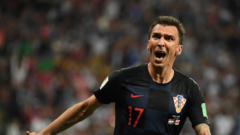 Марио МАНДЖУКИЧ празднует гол - и бежит в сторону Юрия Кортеса. Фото AFP Марио МАНДЖУКИЧ празднует гол - и бежит в сторону Юрия Кортеса. Фото AFP