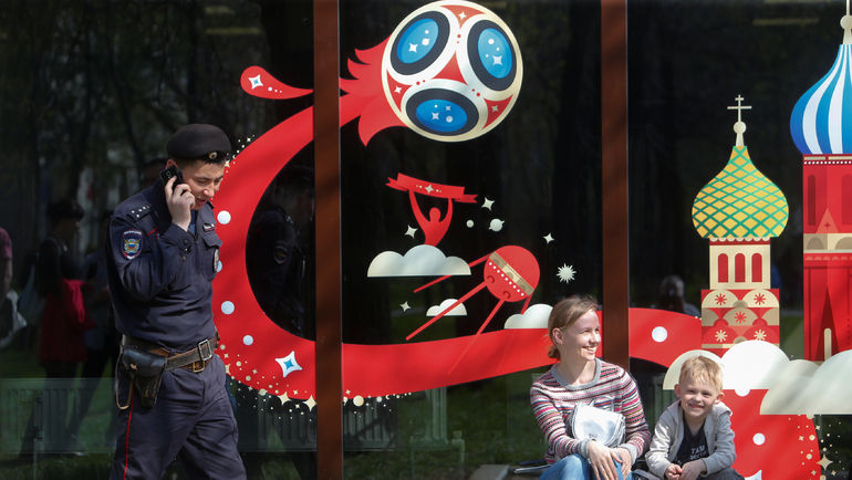 У билетного центра ФИФА в Москве. Фото REUTERS У билетного центра ФИФА в Москве. Фото REUTERS