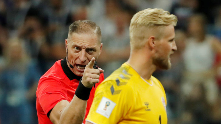 1 июля. Нижний Новгород. Хорватия – Дания – 1:1, пенальти – 3:2. Нестор ПИТАНА и вратарь датчан Каспер ШМАЙХЕЛЬ. Фото REUTERS 1 июля. Нижний Новгород. Хорватия – Дания – 1:1, пенальти – 3:2. Нестор ПИТАНА и вратарь датчан Каспер ШМАЙХЕЛЬ. Фото REUTERS