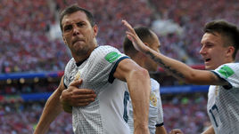 1 июля. Москва. Испания – Россия – 1:1, пенальти – 3:4. 41-я минута. Эмоции сравнявшего счет Артема ДЗЮБЫ (слева).