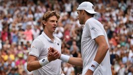 Пятница. Лондон. Кевин АНДЕРСОН (слева) и Джон ИЗНЕР играли 6 часов 36 минут.