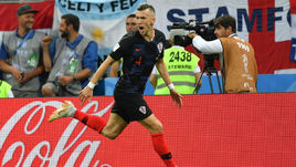 Среда. Москва. Хорватия - Англия - 2:1. Иван ПЕРИШИЧ празднует забитый мяч.