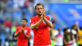 Суббота. Санкт-Петербург. Бельгия - Англия - 2:0. Харри КЕЙН благодарит болельщиков за поддержку.