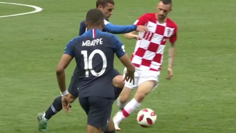 Франция - Хорватия: гол на 18-й минуте. Франция - Хорватия: гол на 18-й минуте.