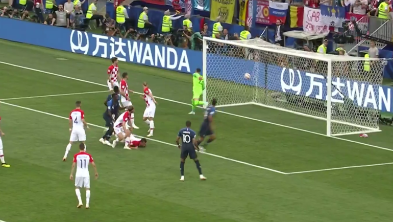 18-я минута. Автогол Марио Манджукича. 18-я минута. Автогол Марио Манджукича.