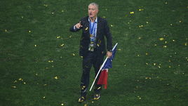 Воскресенье. Москва. Франция - Хорватия - 4:2. Дидье ДЕШАМ.