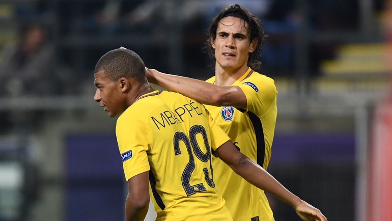 Кильян МБАППЕ и Эдинсон КАВАНИ. Фото REUTERS Кильян МБАППЕ и Эдинсон КАВАНИ. Фото REUTERS