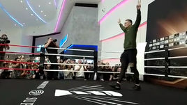 Усик тренируется в Москве