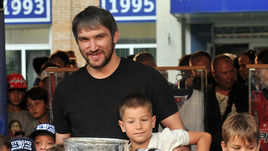 7 июля. Москва. Александр ОВЕЧКИН с Кубком Стэнли.