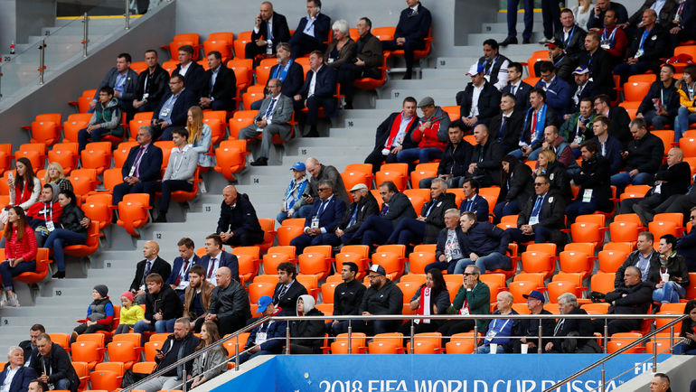 Полупустые трибуны в Екатеринбурге. Фото REUTERS Полупустые трибуны в Екатеринбурге. Фото REUTERS