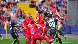 21 июля. Москва. ЦСКА - "Енисей" - 1:1. Опасный момент у ворот "Енисея".