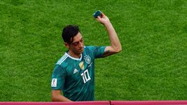 Месут ЕЗИЛ: больше - не в сборной.