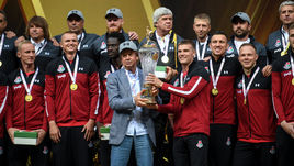 Понедельник. Москва. Встреча "Локомотива" с болельщиками.