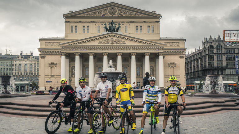24 июля в 9 утра в Москве с Площади Революции стартовала самая длинная в мире шоссейная велогонка – Red Bull Trans-Siberian Extreme-2018. 24 июля в 9 утра в Москве с Площади Революции стартовала самая длинная в мире шоссейная велогонка – Red Bull Trans-Siberian Extreme-2018.