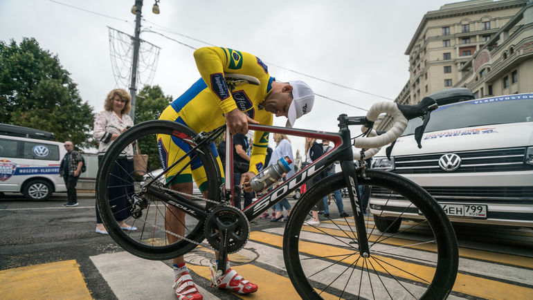 На старт велогонки вышли 6 атлетов из 6 стран с 3 континентов. На старт велогонки вышли 6 атлетов из 6 стран с 3 континентов.