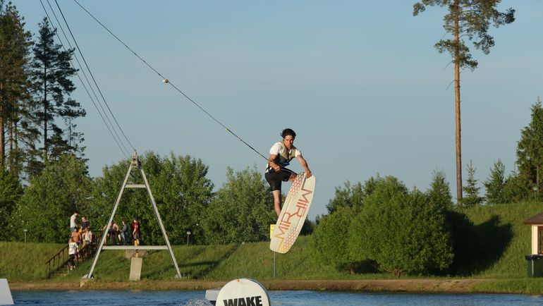 Для профессионалов и любителей предусмотрены отдельные категории. Для профессионалов и любителей предусмотрены отдельные категории.