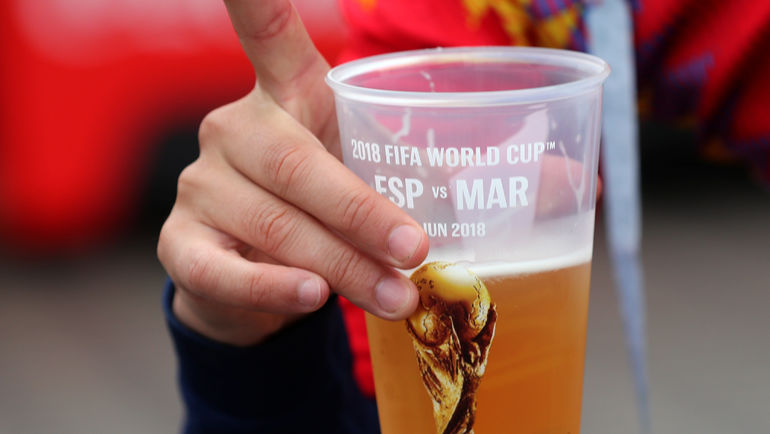 Вернется ли пиво на российские стадионы? Фото REUTERS Вернется ли пиво на российские стадионы? Фото REUTERS