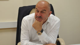 Главный тренер сборной России Станислав ЧЕРЧЕСОВ - претендент на награду Международной федерации футбола.