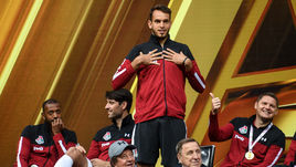 ГИЛЬЕРМЕ на награждении "Локомотива" золотыми медалями.