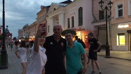 Гончаренко гуляет по улицам Нижнего Новгорода перед игрой за Суперкубок с "Локо"